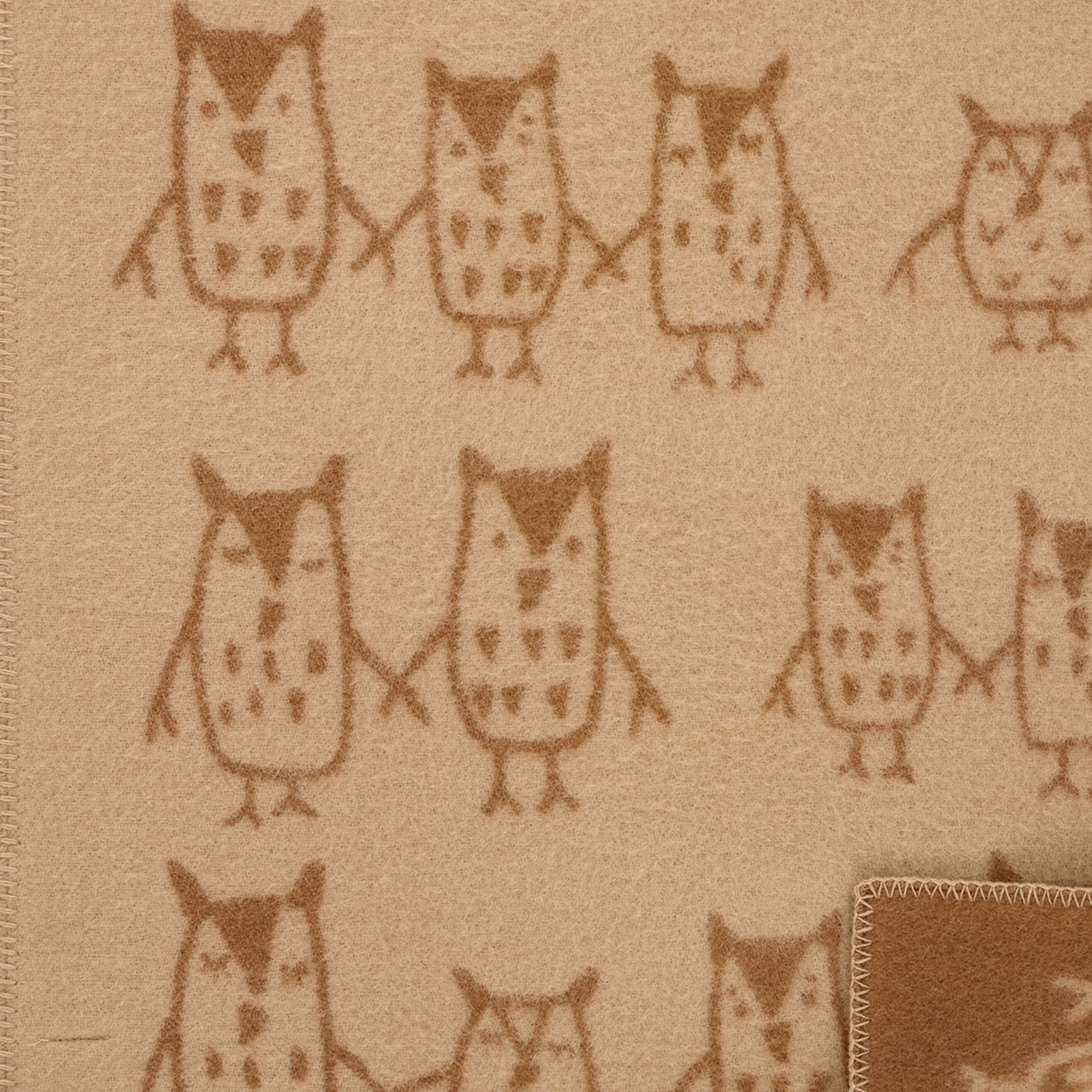 Hand in Hand Taupe 65x90cm Eco Lambswool Blanket